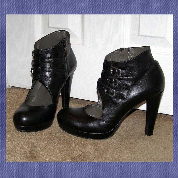EUC size 39 US 8.5 Bruno Magli Black Leather platform pumps - Picture 1 of 9